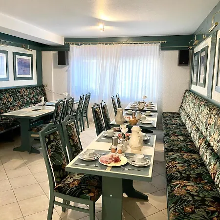 Zum Hahn Couette-café 3*