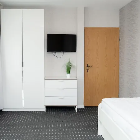 Zum Hahn לינה וארוחת בוקר