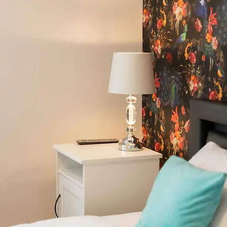 לינה וארוחת בוקר Zum Hahn גארבסן