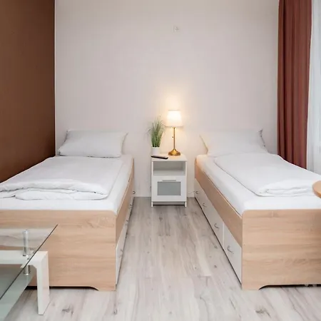 לינה וארוחת בוקר Zum Hahn 3*