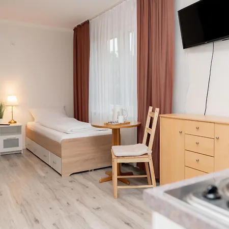 לינה וארוחת בוקר Zum Hahn