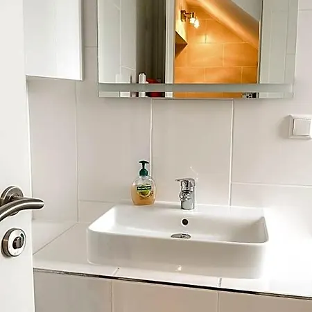 Zum Hahn 3*