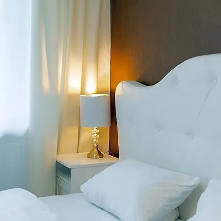 Zum Hahn Bed & Breakfast 3*