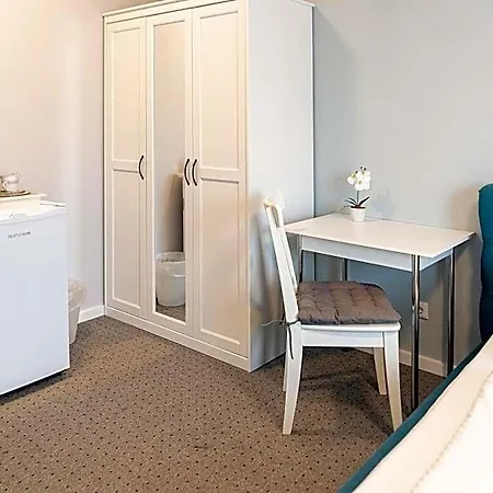 Bed & Breakfast Zum Hahn 3*